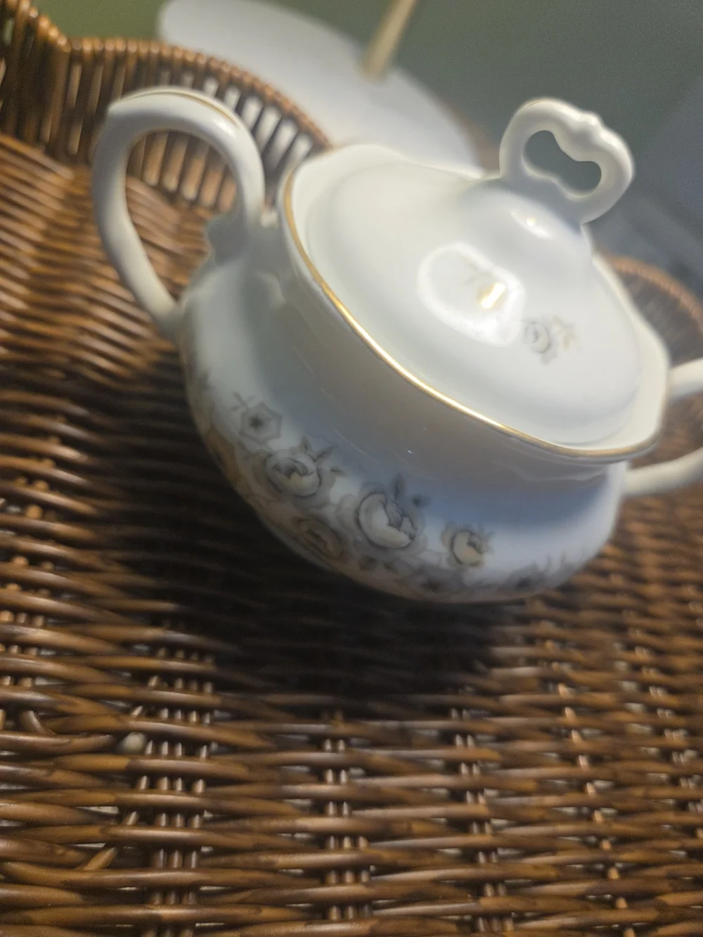 Elegant White Porcelain Farolina Sugar Bowl with Gold Trim